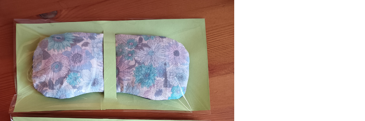 プレゼント用に作った小豆アイピローの写真